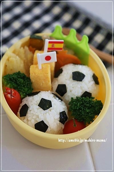 Soccer Food, Football Lunch, Onigiri Bento, Kids Lunch Ideas, Bento Box Lunch For Kids, Soccer Time, Bento Kids, Japanese Food Bento, Lunch Box Bento