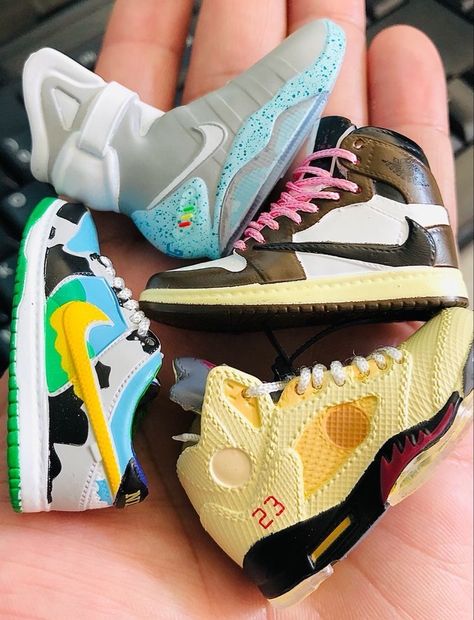 Travis Jordan, Nike Shoes Custom, Travis Scott Shoes, Sneaker Keychain, Chunky Dunky, Nike Yeezy, Shoes Wallpaper, Jordan Shoes Girls, Cheap Sneakers