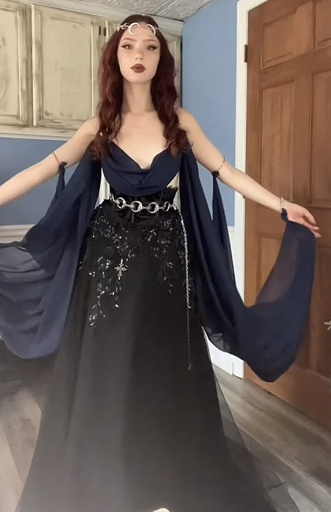 Nyx Costume, Fae Aesthetic Clothes, Feyre Cosplay, Circe Witch, Goddess Inspired Outfits, Maiden Aesthetic, Blue Goth, Nyx Goddess, Ren Faire Ideas