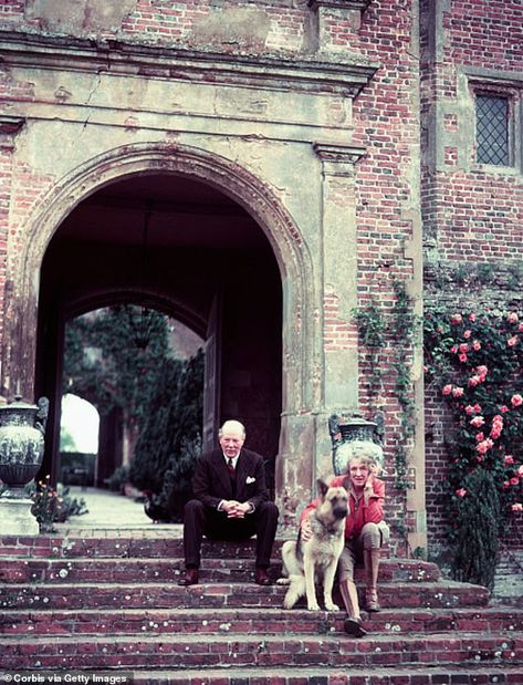 Juliet’s grandparents, novelist Vita Sackville-West and Sir Harold Nicolson, with their dog Rollo, Sissinghurst, 1960 Sissinghurst Garden, Sissinghurst Castle, Virginia Wolf, Vita Sackville West, Bloomsbury Group, Famous Gardens, Watchful Eye, Castle Garden, I Love Your