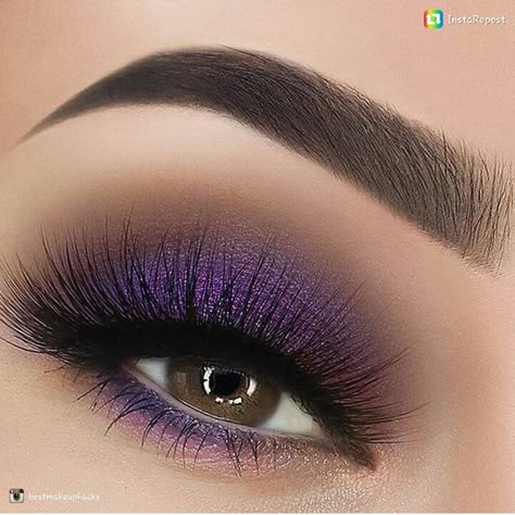 Womenswear Shoes, Make Up Designs, Purple Eye Makeup, Eye Makeup Styles, Smink Inspiration, Eye Makeup Designs, Makijaż Smokey Eye, Purple Eyeshadow, Makeup Eye Looks