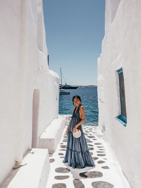 Mykonos, Greece: Travel Guide to 3 Days on the Island Mykonos Photo Ideas, Outfits Greece, Beaches Sunset, Mykonos Style, Mykonos Travel, Greece Photos, Mykonos Beaches, Mykonos Villas, Greek Travel