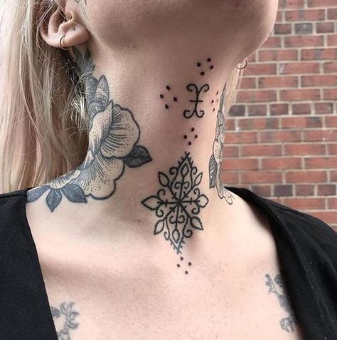 Be Unique With A Female Neck Tattoo: 50+ Modern Ideas Girl Neck Tattoos, Throat Tattoo, Girl Back Tattoos, Neck Tattoos Women, Ornamental Tattoo, Tattoo Designs For Girls, Rib Tattoo, Chest Tattoo, Piercing Tattoo