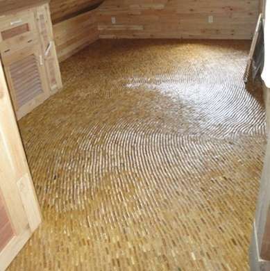 Cork Floor, Floor Makeover, Alternative Flooring, Mother Earth Living, Creative Flooring, Cheap Flooring, Wood Walls, Garden Floor, Wine Cork Crafts