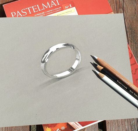 realistic drawing silver ring Croquis, How To Draw Silver Metal, Silver Drawing Tutorial, Metallic Colored Pencil Drawing, How To Draw Silver, Silver Drawing, Ring Painting, Ring Drawing, Plate Drawing