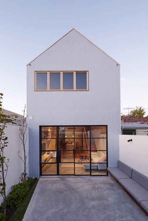 High House by Dan Gayfer Design - Australia Mid Terrace House, Narrow House, Melbourne House, Casa Exterior, Windows Exterior, Doors And Windows, Design Exterior, Eco House, Terraced House