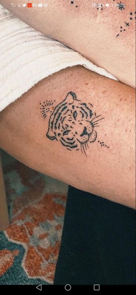 Simplistic Tiger Tattoo, Tiger Sun Tattoo, Tiger Face Tattoo For Women, Tiger Small Tattoo, Cartoon Lion Tattoo, Small Tiger Tattoo For Women, Ankle Sleeve Tattoo, Simple Tiger Tattoo, Leo Tattoo For Women