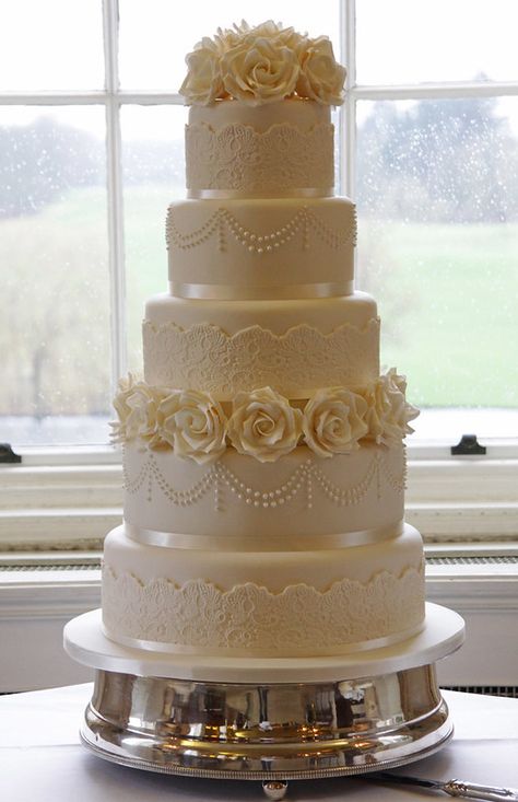 5 Tier Ivory Wedding Cake | It was such a gorgeous venue, se… | Flickr Ivory Wedding Cake, Wedding Cake Fresh Flowers, Round Wedding Cakes, Wedding Cakes Elegant, Romantic Wedding Cake, Amazing Wedding Cakes, Simple Wedding Cake, Cool Wedding Cakes, Elegant Wedding Cakes