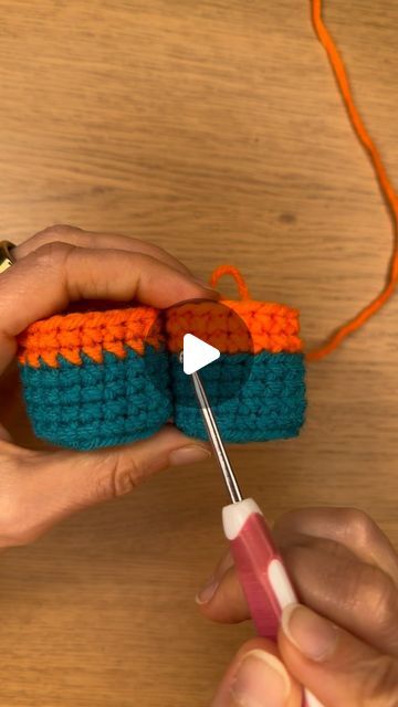 Svetlana - Handmade Toys on Instagram: "Change Colours 🧶 Perfect Line ♥️  How to change colours in a better way 🧶🤗❤️ This tip you can use for your next amigurumi project 🧶🤗❤️   Crochet has lots of health benefits. One of those is fine motor skills.  Crochet classes are available online  Language – English / Русский  Enjoy crocheting with me!! 💕" Crochet How To Switch Colors, Change Colour Crochet, Colour Change Crochet, Changing Colours In Crochet, Amigurumi Color Change, Invisible Color Change Crochet, How To Change Colours When Crocheting, Switching Colors In Crochet, How To Change Colors In Crochet