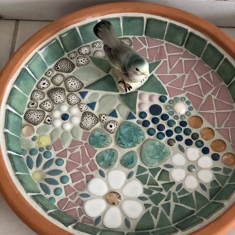 Mosaic Birdbath, Mosaic Art Diy, Mosaic Garden Art, Mosaic Birds, Mosaic Art Projects, Mosaic Tile Art, Mosaic Stained, Mosaic Artwork, Mosaic Garden