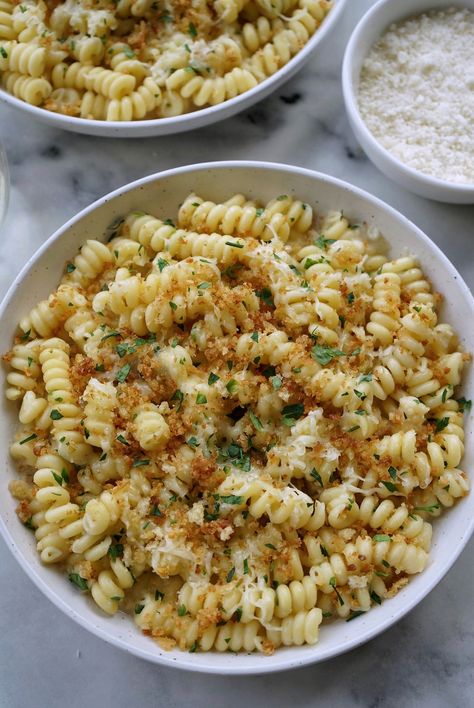 Yummy Quick Recipes, Gourmet Pasta Recipes, Garlic Bread Pasta, Roasted Garlic Bread, Italian Parsley, Grain Recipes, Good Recipe, Pasta Ingredients, Pasta Salads