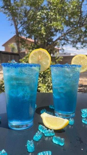 Blue Raspberry Aesthetic, Blue Lemonade Aesthetic, Blue Birthday Food, Blue Raspberry Drinks, Blue Drinks Aesthetic, Blue Drink Aesthetic, Blue Drinks Alcohol, Raspberry Gummies, Blue Foods