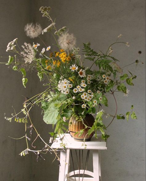 Wild Floral Arrangements, Katie White, Flowers London, Sogetsu Ikebana, Wildflower Bouquet, Deco Floral, Bunch Of Flowers, Flower Farm, Arte Floral