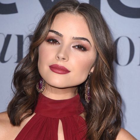 8,415 Likes, 147 Comments - Charlotte Tilbury (@ctilburymakeup) on Instagram: “The hypnotising @oliviaculpo wearing the Vintage Vamp look last night. Thank you so much for coming…” Miranda Kerr Makeup, Makeup For Burgundy Dress, Olivia Culpo Hair, Makeup Artist Branding, Wedding Makeup Vintage, Gorgeous Wedding Makeup, Burgundy Lips, Burgundy Lipstick, Wedding Makeup For Brown Eyes