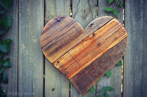 Scrap Wood Valentine's Day Hearts - wood door hangers/ garden and home decor Pallet Heart, Entry Room, Reclaimed Pallets, Sweet Hearts, Children's Garden, Wood Door Hangers, Reclaimed Pallet Wood, Pallet Crafts, Diy Holz