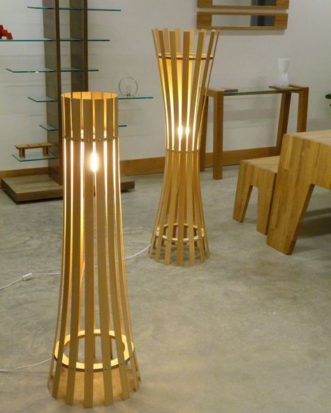 Bamboo Diy, Wooden Lamps, Yard Sticks, Bamboo Decor, Diy Lampe, Wooden Floor Lamps, Unique Floor Lamps, Bamboo Light, Bamboo Lamp