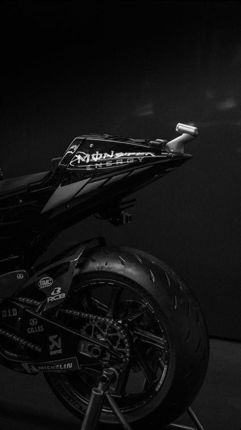 Moto Yamaha R1, Bmw Iphone Wallpaper, Sport Bike Rider, Motor Balap, Moto Wallpapers, Biker Photography, Image Moto, Biker Photoshoot, Motorcycle Wallpaper