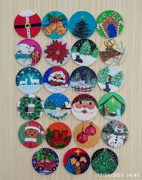 Christmas Ornaments • Wooden Decors • Christmas Ideas • Acrylic Painting Painted Wooden Discs, Christmas Ornaments On Wood, Grandma Camp, Wood Disc, Christmas Ornament Crafts, Decorations Christmas, Ornament Crafts, Christmas Wood, Wooden Decor