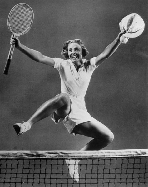 Alice Marble, Gjon Mili, Tennis Photos, Vintage Tennis, Tennis Fashion, Time Life, Sport Tennis, Play Tennis, Tennis Player