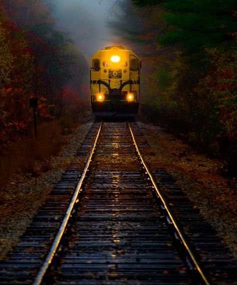 Train in the Rain |  New Hampshire. Train Wallpaper, Blur Background Photography, Scenic Railroads, Railroad Pictures, Blur Photo Background, Railroad Photography, Train Art, Train Photography, Download Background