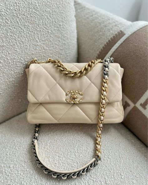 Chanel 19 Beige, Chanel Beige Bag, Beige Chanel Bag, Coco Chanel Bags, Chanel 19 Bag, Purse Aesthetic, Beige Purse, Chanel Beige, Chanel Top