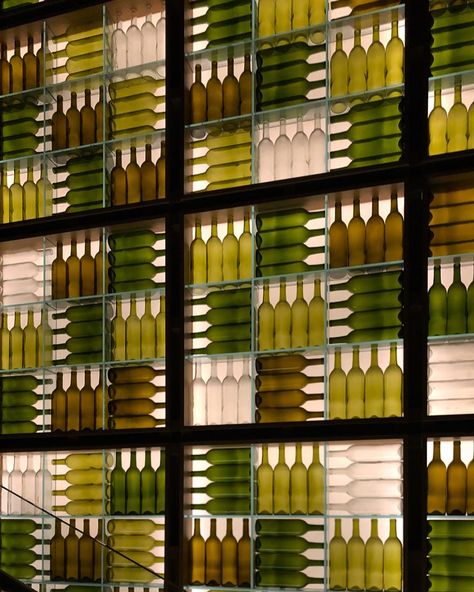 Home Bar Ideas, Wine Bottle Wall, L Wallpaper, Glass Bottles Art, 3d Panels, Bottle Wall, Deco Originale, Garden Art Projects, Cafe Interior Design