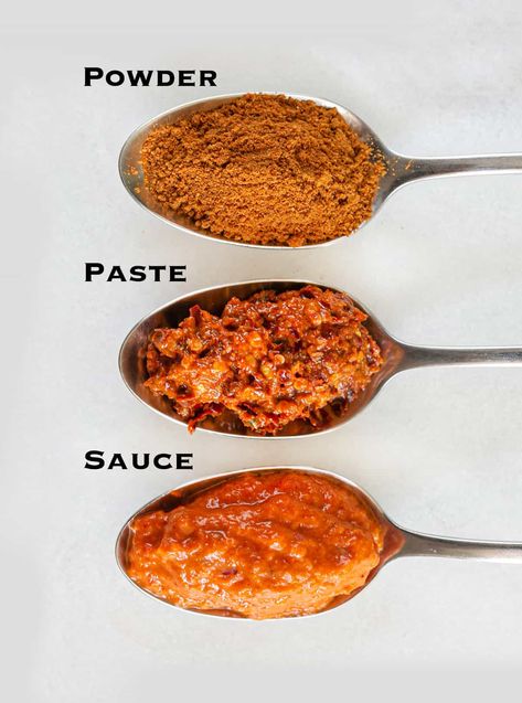 What is Harissa? - What is harissa and how to use it in cooking Harissa Spice Blend Recipe, Harissa Powder, Harissa Paste Recipe, Harissa Recipes, Rose Harissa, Moussaka Recipe, African Spices, Spice Blends Recipes, Harissa Paste