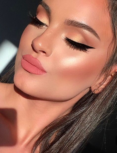 Coral Bridal Makeup, Maternity Make Up Ideas, Make Up For Peach Color Dress, Peachy Glam Makeup, Soft Peachy Makeup Look, Peach And Gold Eye Makeup, Peach Make Up Look, Peach Color Eye Makeup, Makeup For Cinnamon Dress