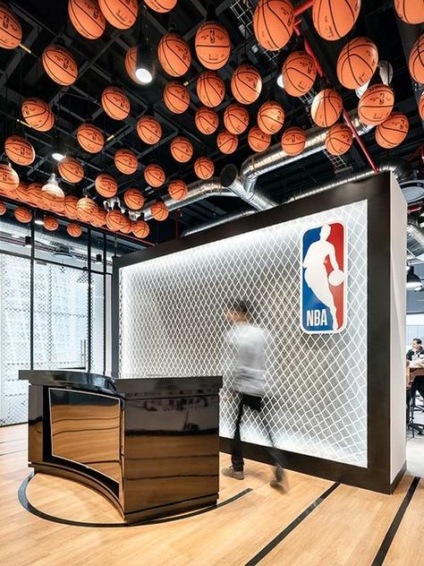 Sports Themed Office, Sports Theme Office, Nike Office, Game Lounge, Sport Bar Design, Tennis Ideas, Basketball Store, Gaming Lounge, Sport Bar