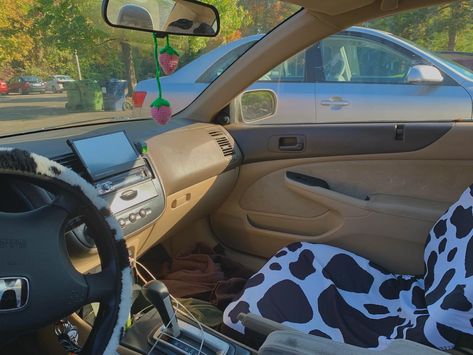 Car Seat Cover Aesthetic, Cowprint Car Accessories, Cow Print Car Interior, Cow Print Car Decor, Car Decorations Interior Cow Print, Cow Print Car Accessories, Cow Steering Wheel Cover, Cow Print Seat Covers, Steering Wheel Cover