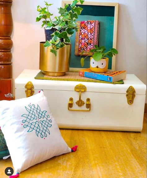 Trunk Home Decor, Indian Living Room Design, Trunk Makeover, Beautiful Dorm Room, Metal Trunk, Painted Trunk, Indian Room Decor, Diy Interior Decor, Painted Pots Diy