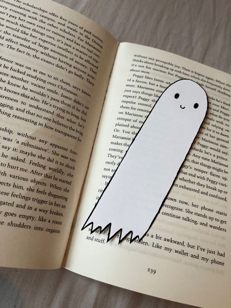 Phoebe Bridgers Bookmark, Diy Crafts Bookmarks, Handmade Bookmarks Diy, Creative Bookmarks, Bookmark Craft, Wimpy Kid, Diy Bookmarks, Cute Doodles Drawings, Halloween Books