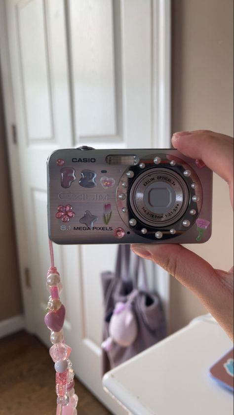 casio exilim 8.1 Casio Camera, Pink Digital Camera, Casio Exilim, Art Camera, Aesthetic Camera, Camera Decor, Unorganized Idea, Digi Cam, Cute Camera