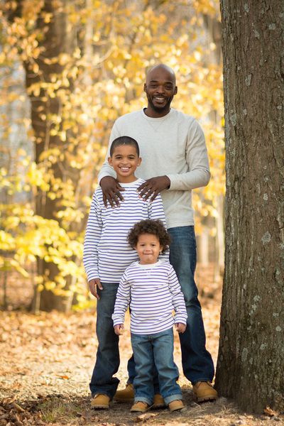 Father and sons: Portfolio - Amy Brink Photography Dads And Daughters Pictures, Father Son Poses Older, Father’s Day Mini Session, Father And Kids Photoshoot, Dad And Sons Photography, Father And Sons Photoshoot, Jogging Outfit Men, Father And Son Pictures, Father Photoshoot