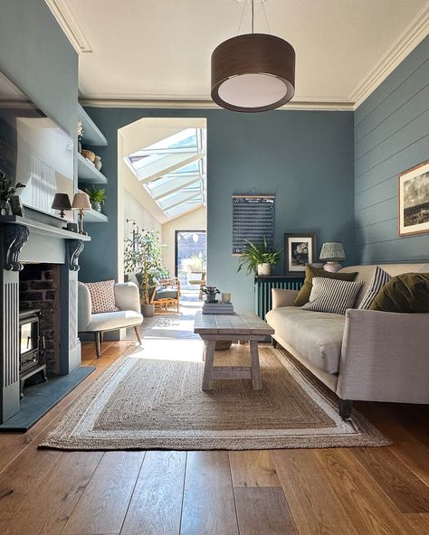 Farrow & Ball - This Selvedge (https://f-b.ltd/pQ) snug is... Grey Carpet Living Room Ideas, Living Room Knock Through, Coastal Lounge, Farrow And Ball Living Room, Dublin House, Lounge Rooms, Snug Room, New House Living Room, Victorian Living Room