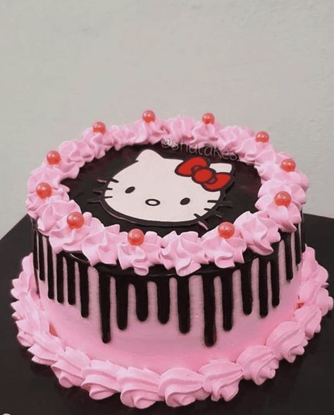 Hello Kitty Chocolate Cake, Hello Kitty Round Cake, Hello Kitty Birthday Cake Aesthetic, Hello Kitty Cakes Birthday, Hello Kitty Birthday Cake Ideas, Hello Kitty Cake Design Birthday, Simple Hello Kitty Cake Design, Hello Kity Cakes, Hello Kitty Sheet Cake