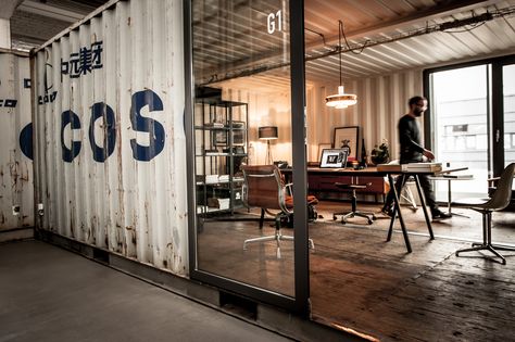 Sea Container Office, Container Coworking Space, Shipping Company Office Design, Shipping Container Office Interior, Shipping Container Office Ideas, Storage Container Office, Shipping Container Sheds, Shipping Container Office, Company Interior