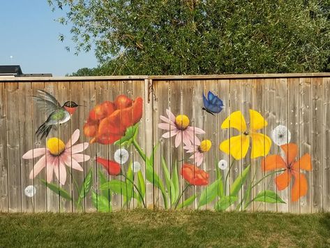 Flower Mural Outdoor, Fence Mural Ideas Backyards, Fence Art Painting, Painted Fences Mural, Mural Fence, Fence Painting Ideas, Fence Murals, Painted Fences, Fence Flowers