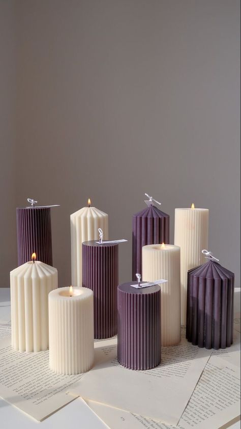 Candle Packing Ideas, Ribbed Candles, Candle Gift Ideas, Sculptural Candles, Homemade Scented Candles, Soya Mumu, Candle Crafts Diy, Candle Wedding Decor, Creative Candles