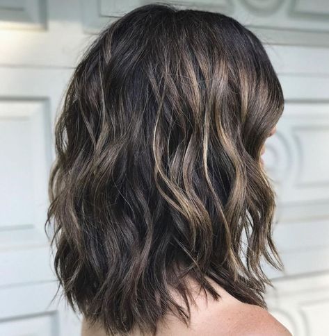 Shoulder-Length Layered Cut For Wavy Hair Short Layered Wavy Hairstyles, Thick Coarse Hair, Thick Wavy Hair, Bob Hairstyles For Thick, Shoulder Length Hair Cuts, Coarse Hair, Haircut For Thick Hair, Medium Hair Cuts, Shoulder Length Hair