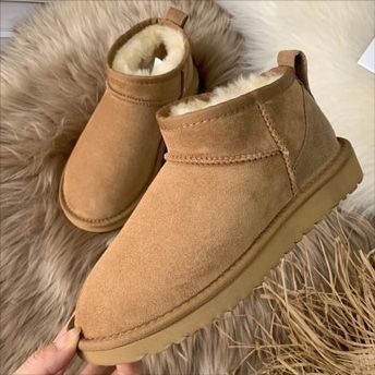 outfit, uggs, warm, winter Snow Boots Women Waterproof, Fur Boots Women, Leather Snow Boots, Warm Winter Boots, Dr Shoes, Shearling Boots, Chelsea Ankle Boots, Style Basic, Boot Types