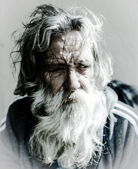 A man with messy white hair and a large Santa-like beard. Old Man Pictures, Old Man Portrait, Men's Portrait Photography, Old Faces, Long Beards, Portrait Pictures, Face Pictures, Face Images, Portrait Images