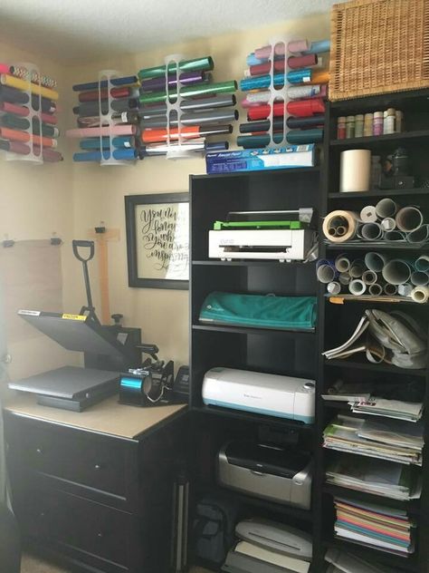 Black Craft Room Ideas, Embroidery Shop Organization, Embroidery Room Organization, Embroidery Room Ideas, Vinyl Craft Room, Embroidery Room, Roll Storage, Small Craft Rooms, Sublimacion Ideas