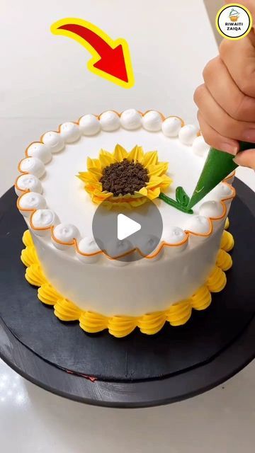 Riwaiti Zaiqa on Instagram: "Amazing Sunflower🌻 Cake Decoration Ideas | Most satisfying Cake decorating | Easy cakes decorating with Piping Nozzle Technique | Real or Cake 🎂🤔 Decorating Cake Challenge Tag Food Lover👇 . . Follow👉 @riwaiti_zaiqa  . . #food #foodblogger #foodblog #restaurantfood #viralfood #foodhacks #recipehack #foodhacks #foodie #foodiegram  #bread #whitesaucepasta #quickrecipe #easyrecipes #fastrecipes #breakfast #breakfastrecipe #viralreels #trendyfood #streetfood #streetstylefood #foodblogging #recipeoftheday #pasta #cakedecorating #easyrecipe #tasty #cake #birthdaycake #motherlove #riwaitizaiqa" Fall Sunflower Cake, Fall Cake Decorating Ideas Simple, Sunflower Cakes Ideas, Cakes With Sunflowers, Sunflower Cake Ideas, Sunflower Cake Birthday, Fall Birthday Cake Ideas, Sunflower Cake Design, Fall Cake Decorating Ideas