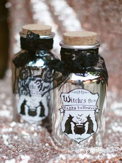 witches'brew halloween wedding favors Halloween Wedding Centerpieces, Halloween Wedding Favors, Creative Wedding Sign, Halloween Wedding Dresses, Halloween Wedding Gifts, Halloween Wedding Cakes, Halloween Themed Wedding, Bridal Musings, Wedding Drink