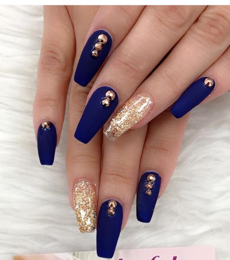 Blue And Gold Gel Nail Designs, Wedding Nails With Navy Blue, Nail Art Designs Royal Blue, Black Blue And Gold Nails, Matte Blue And Gold Nails, Matte Navy Nails With Gold, September Sapphire Nails, Navy Blue And Gold Nail Ideas, Blue & Gold Nails