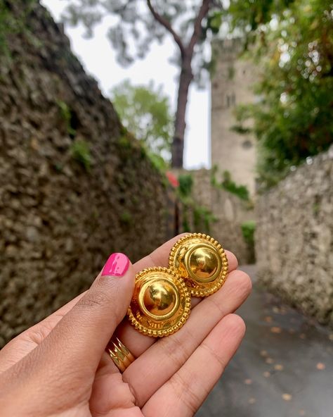 Riviera diaries featuring Food, more food, cats and jewels 🧡🌸☀️ [ Italy , Nice , vacation, travel , travel diaries , Amalfi coast , travel essentials , jewellery , cats of Italy , jewellery , food of Italy , lemons , tomato , love , shop , gold plated jewels , jewellery , jewelry , shopping ] Amalfi Coast Travel, Travel Diaries, Jewelry Shopping, Vacation Travel, Travel Diary, Amalfi Coast, Amalfi, Travel Essentials, Gold Jewelry