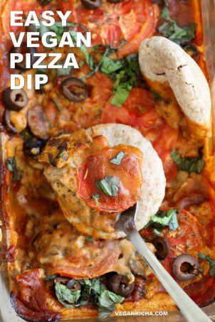 Vegan Pizza Dip with Vegan Mozzarella Cream & Herbed Mushrooms Mozzarella Cream Sauce, Easy Pizza Dip, Vegan Dips, Dip Easy, Vegan Richa, Vegan Mozzarella, Vegan Dip, Easy Pizza, Vegan Appetizers