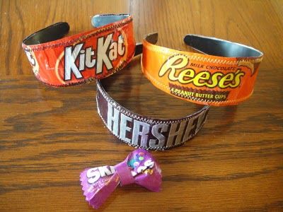 Candy Wrapper Headband Tutorial - A Little Craft In Your DayA Little Craft In Your Day Diy Candy Wrappers, Headband Tutorial, Candy Wrapper, Halloween Chocolate, Candy Wrappers, Diy Candy, Crafts For Girls, Diy Projects For Teens