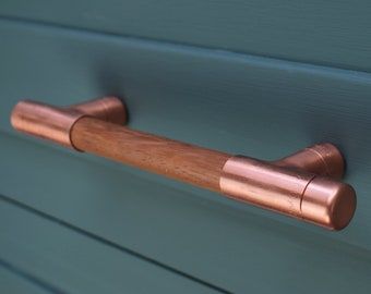 Copper Handles Kitchen, Copper Cabinet Pulls, Copper T, Copper And Wood, Wood Drawer Pulls, How To Clean Copper, Copper Hardware, Kitchen Door Handles, Kitchen Pulls